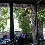 شقة Collins بولا